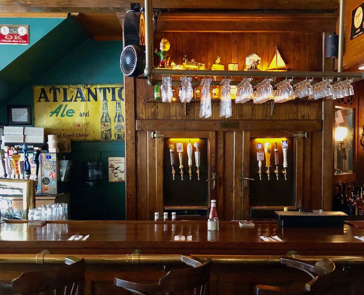 bar at alexander michaels restaurant in charlotte