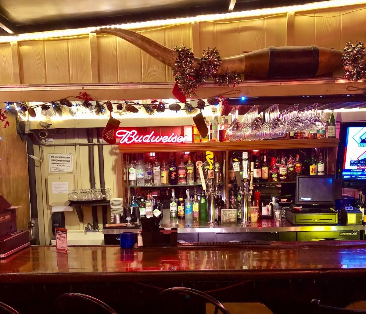 back bar at beef n bottle