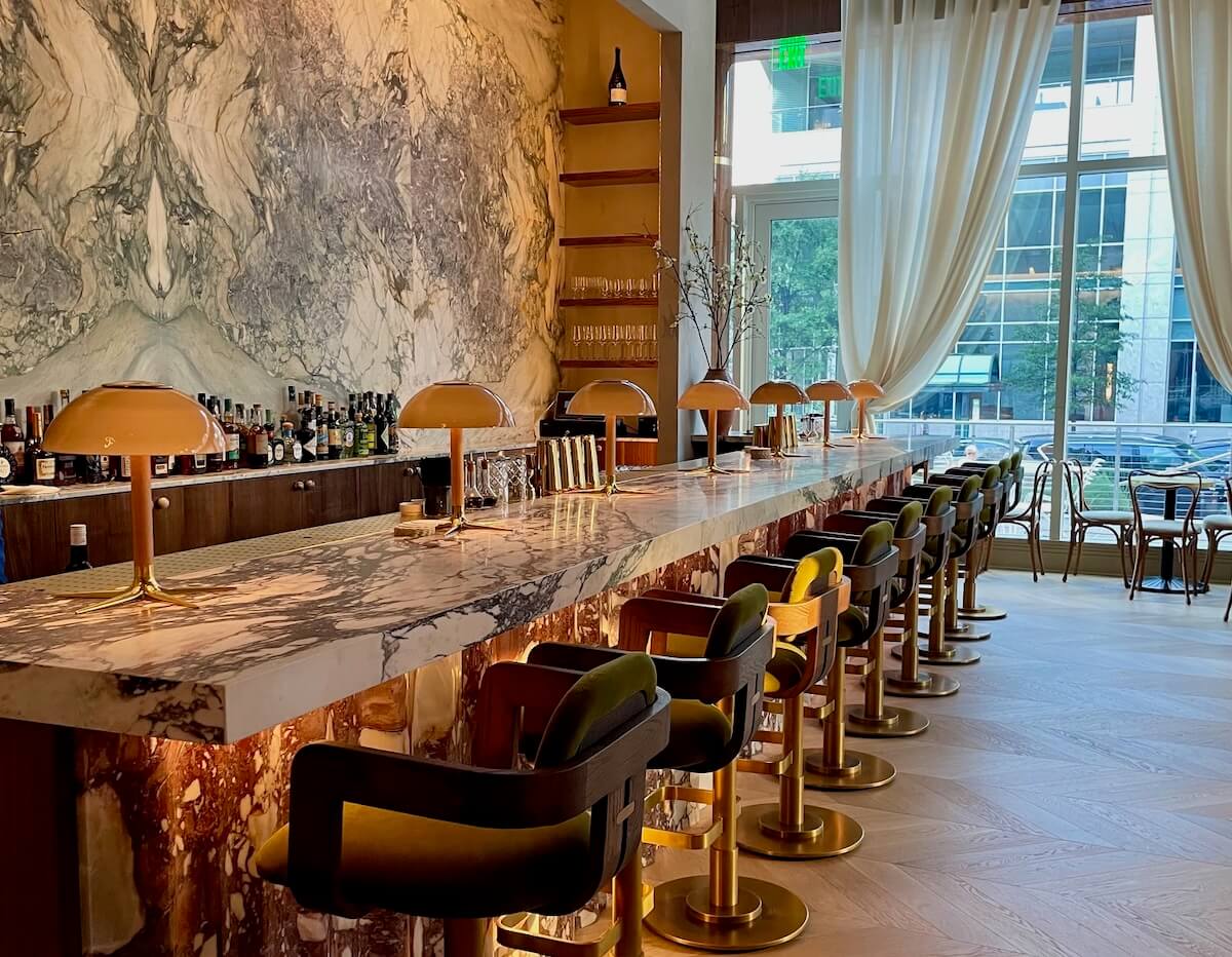 albetine bar in uptown